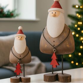 Small Rustic Standing Wooden & Metal Father Christmas Ornament with Red Hat & Tree Gift – Weathered Santa Festive Decoration 14x6x6cm
