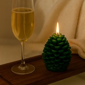 Layered Forest Green Real Wax LED Christmas Pinecone Candle with Realistic Flickering Flame – Festive Battery Operated Decorative Light 11x10x10cm