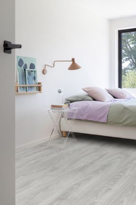 Modern bedroom featuring Moduleo Roots Midland Oak 22929 floor
