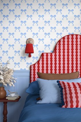 Wiggle red and pink wavy fabric