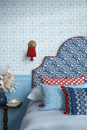 Paradiso wallpaper in light blue