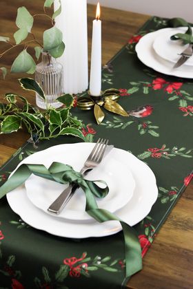 Green Garlands Table Runner