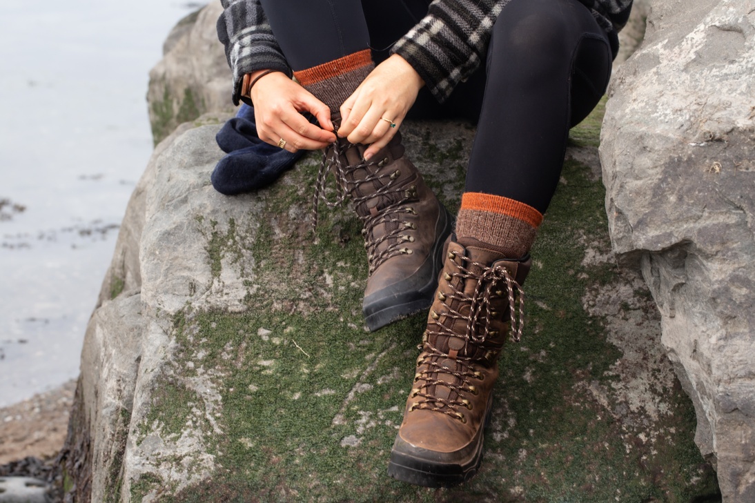 Giftable Alpaca Hiking Socks - Peat Brown