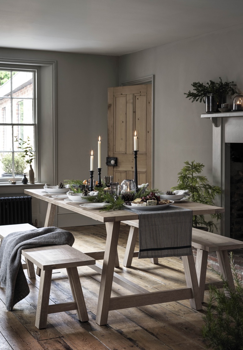 Inglesham Whitewash Oak 6 Seater Trestle Dining Table