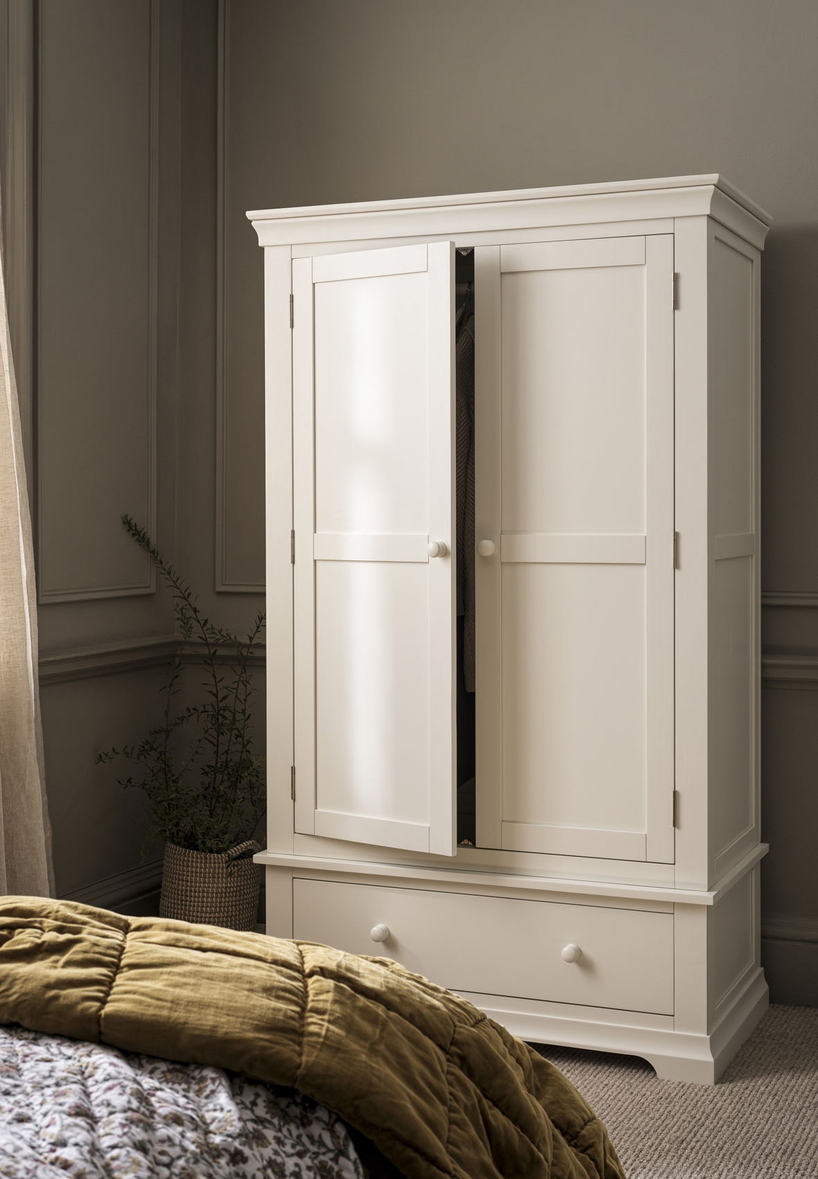 Chantilly Warm White Double Wardrobe