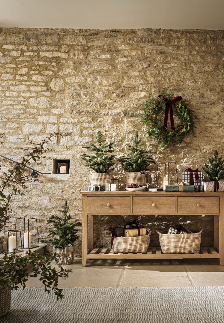 The Cotswold Company Christmas Entrance Hall