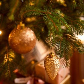 Set of 6 Caspar Festive Pine Cone Baubles