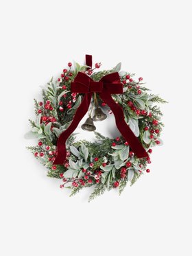 Green Pre Lit Berry Wreath