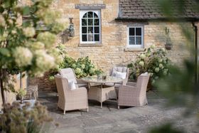 Bramblecrest Chedworth 4 Seat Dining Set in Sandstone