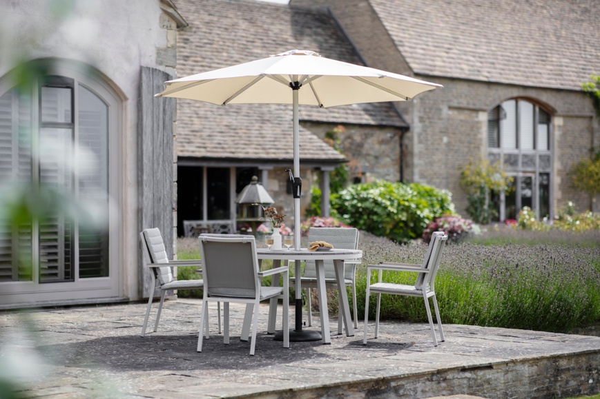 Bramblecrest Zurich 110cm Round Tree Free Table With 4 Chairs, Parasol & Base   Mocha