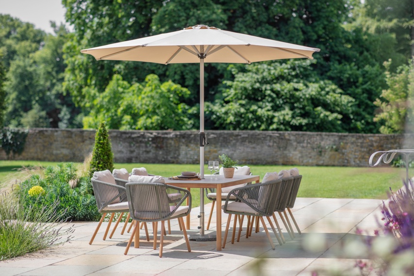 Bramblecrest Helsinki 8 Seat Rectangle Dining Set with Parasol & Base