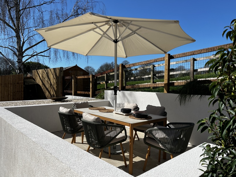 Bramblecrest Helsinki 6 Seat Rectangle Dining Set with Parasol & Base