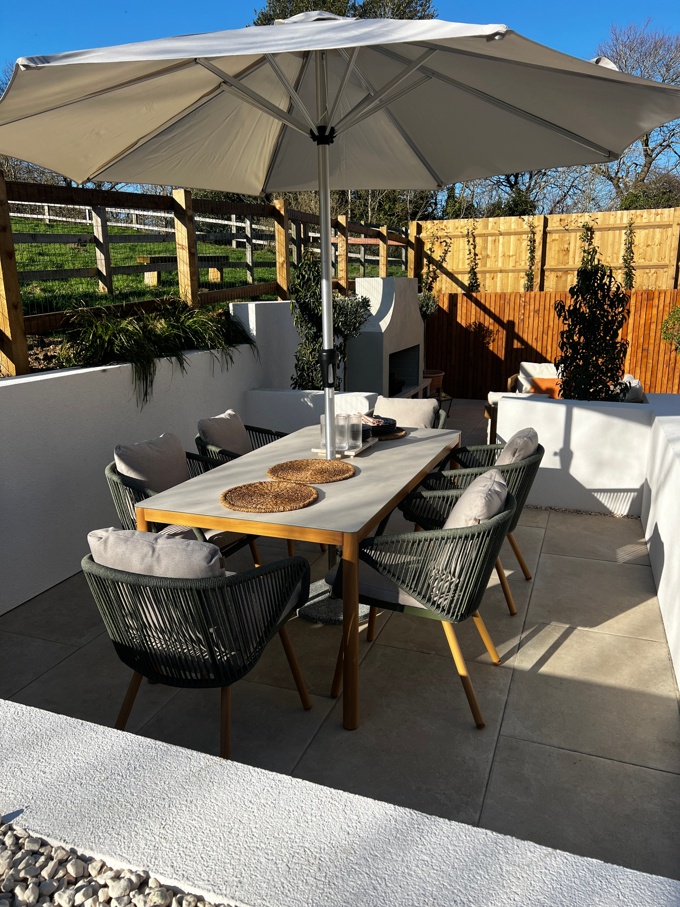 Bramblecrest Helsinki 6 Seat Rectangle Dining Set with Parasol & Base