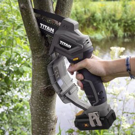 Titan 18V 1 x 2.0Ah Li-Ion Cordless 15cm Chainsaw