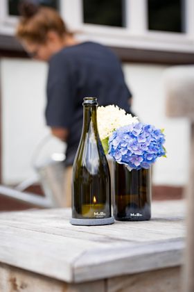 Windlicht mit atmosphärischem Licht aus der Sekt Flasche