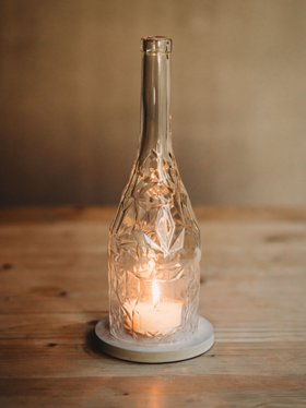 Leuchtende Schönheit - Windlicht - edel upgecycelt aus der Rose Wein Flasche