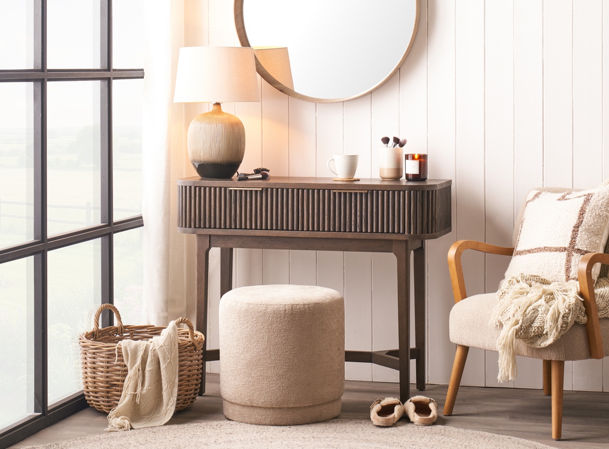 Reya Dark Brown Ribbed Oak Wood Console Table