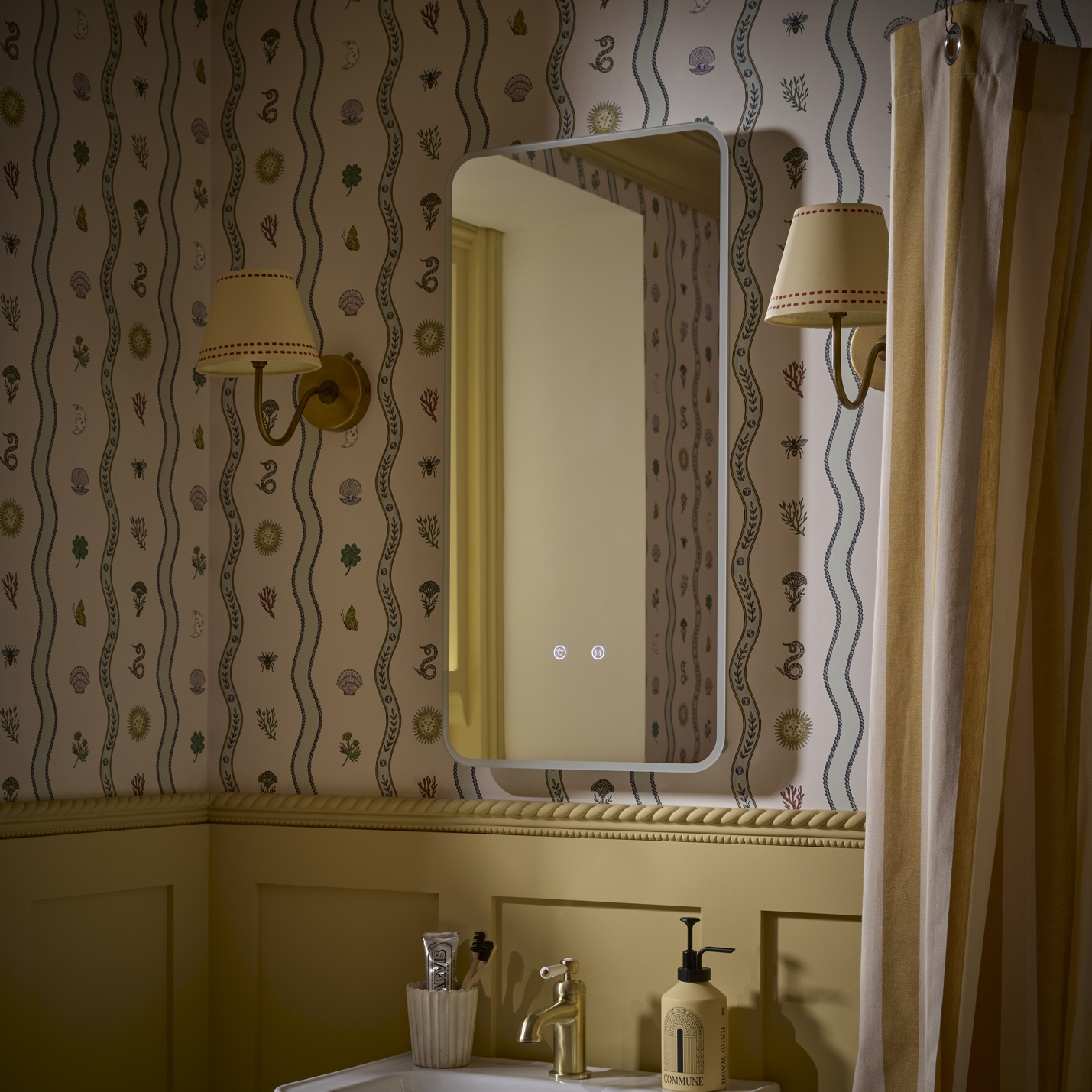 Levitate Mirror 400 X 800 Light Off 2419