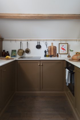Traditional Shaker Kitchen with Polished Brass Hanging Rail