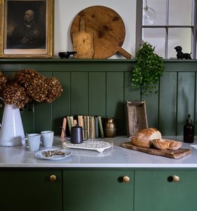 Traditional Green Shaker Kitchen with Tongue & Groove Panelling