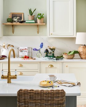 Summer Country Kitchen with Brass Details