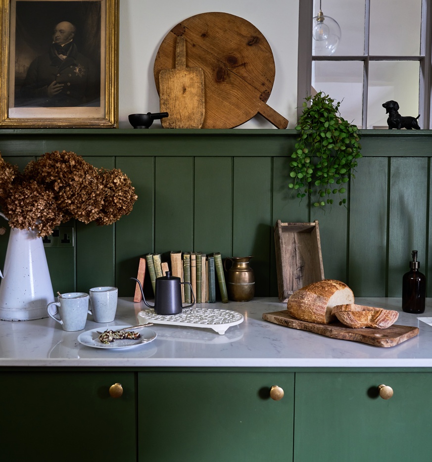 Traditional Green Shaker Kitchen with Tongue & Groove Panelling