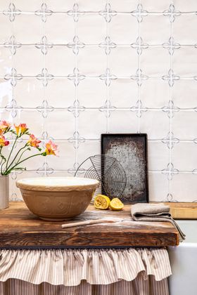 MT Floral Delft Corner - Delft Corners Collection