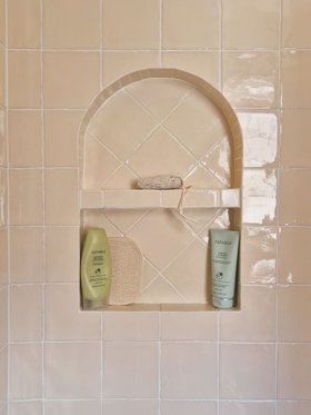 MT - Contemporary Classics Antique White Shower Niche