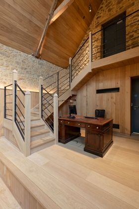 Invisible Lacquer Bristol Tectonic® Oak 2