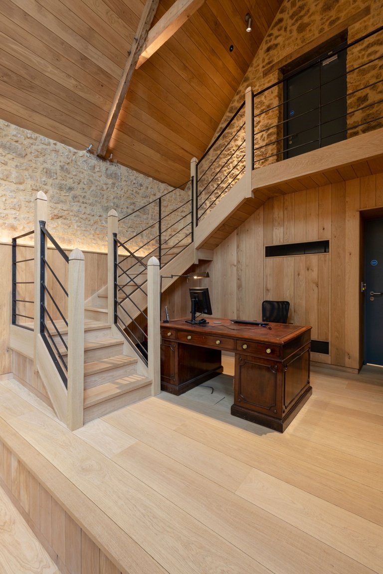 Invisible Lacquer Bristol Tectonic® Oak 2
