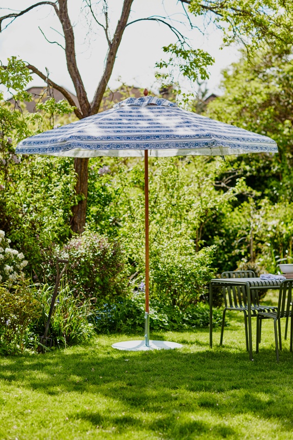 William Morris Fruit striped blue & white parasol