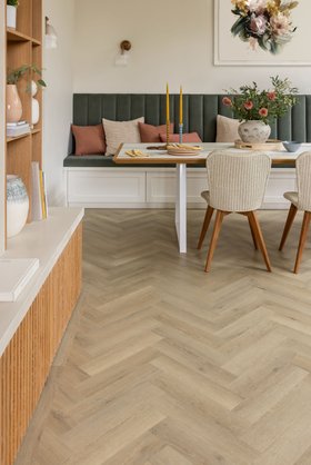 Amtico Spacia Dawlish Oak in Large Parquet Laying Pattern