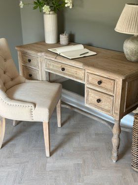 Amtico Form Shell Oak in Small Parquet laying pattern