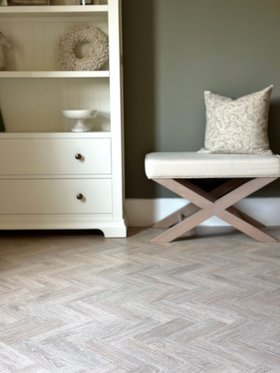 Amtico Form Shell Oak in Small Parquet laying pattern
