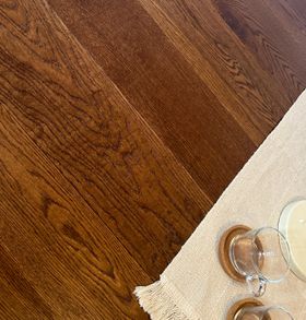 Honey Glazed Oak Plank, Brushed & UV Lacquered   190mm X 15mm Engineered Wood Flooring CLose Up FULL RES