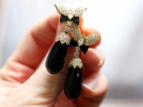 Vintage Black Onyx Earrings in Gold
