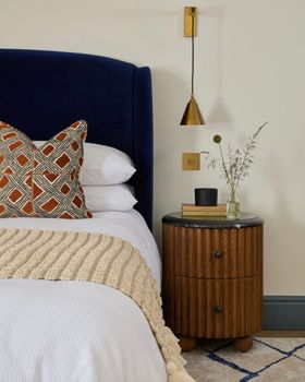 Lupin Ottoman King Size Navy image credit @amystoddartstudio @snookphotograph www.buttonandsprung.com