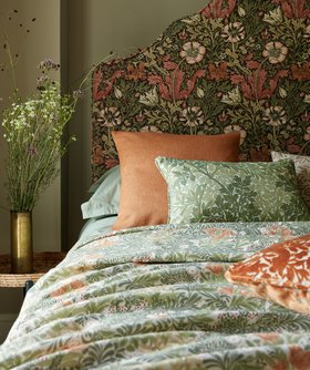 Rose Bed In William Morris At Home By Ashley Wilde Compton In Brick. Close Crop. HR.Image Credit Flood Studio.www.buttonandsprung.com