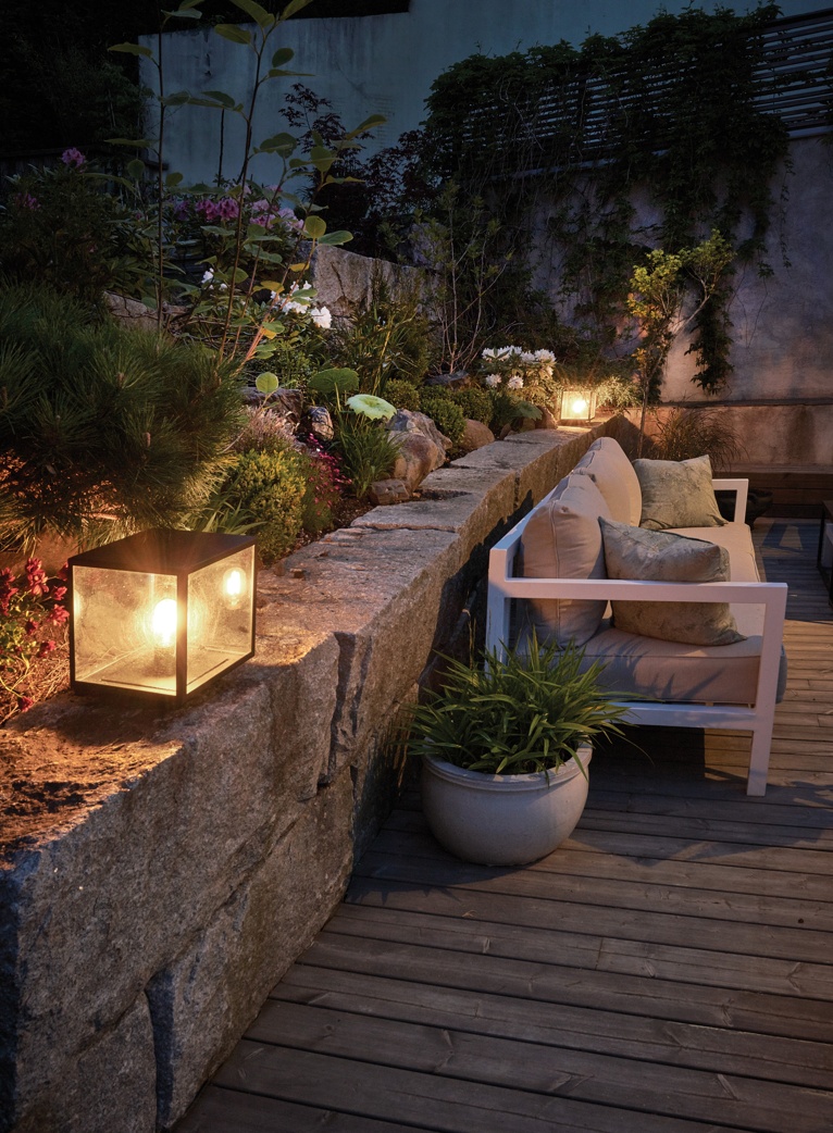 Norlys Lofoten Outdoor Pedestal in Black