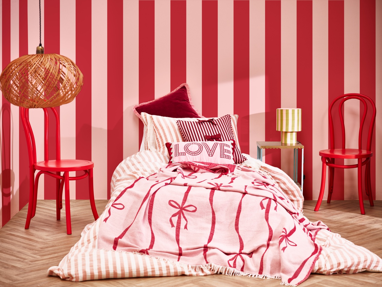 Pink & Burgundy Bows Reversible Jacquard Throw
