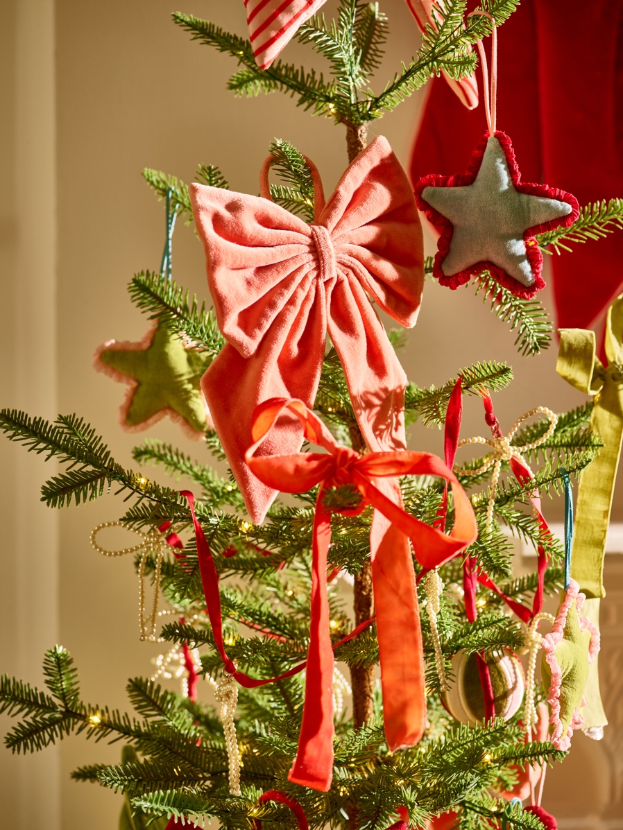 Pearl Bow Red Ribbon Garland
