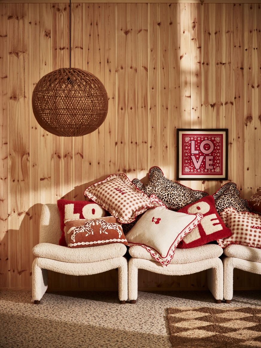 Red & Cream Love Tufted Cushion Cover £29.5