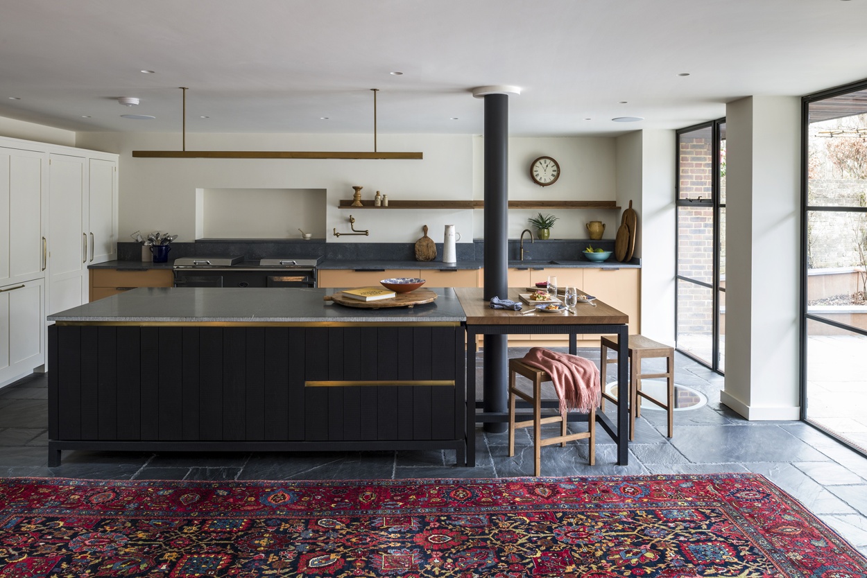 A bespoke contemporary kitchen