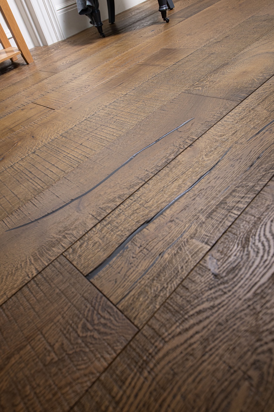 Trento Distressed Oiled Golden Sawn Engineered Oak 220mm