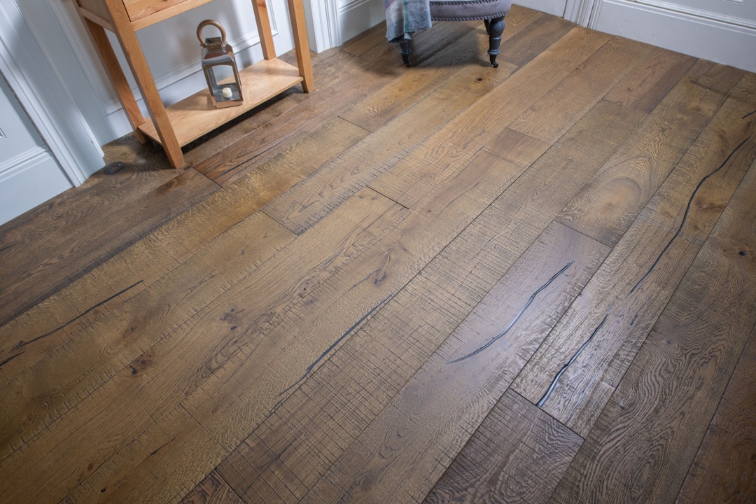 Lusso Trento Distressed Oiled Golden Sawn Engineered Oak 220mm