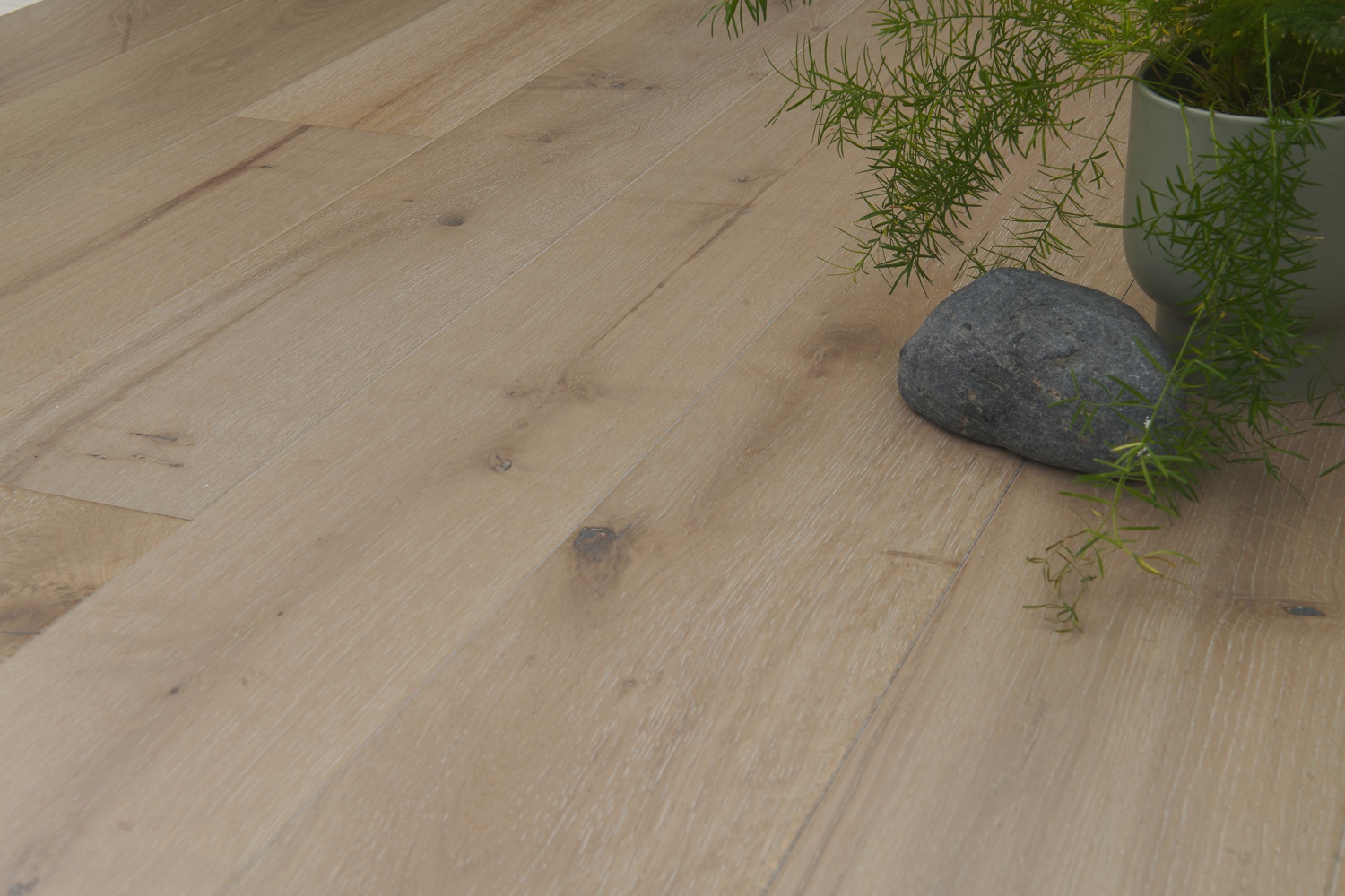 Lusso Catania Luxe Frost Engineered Oak