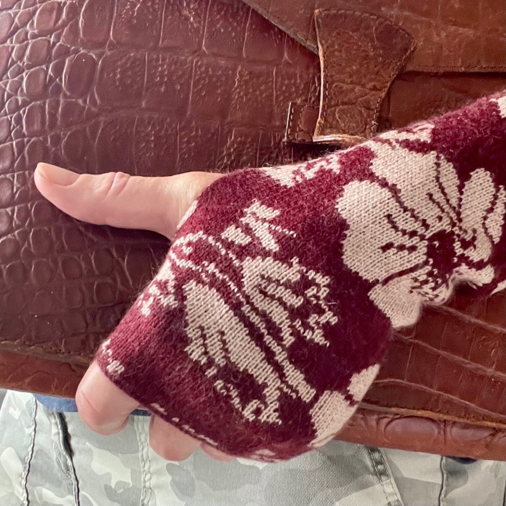 Women's Floral Cashmere Wrist Warmers Burgundy