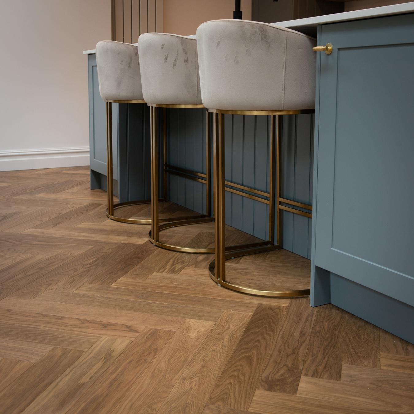 Ritz Oak Lacquered Herringbone 01