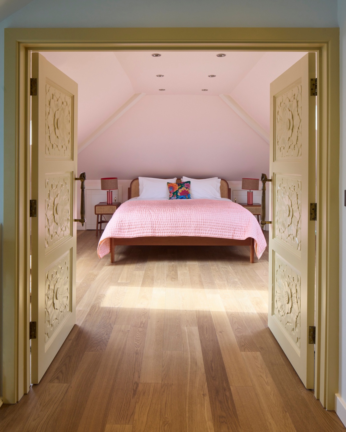 Engineer Ritz oak loft bedroom 01