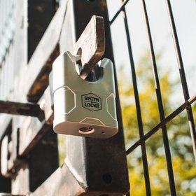 Smith & Locke Steel Water-Resistant Closed Shackle Padlock